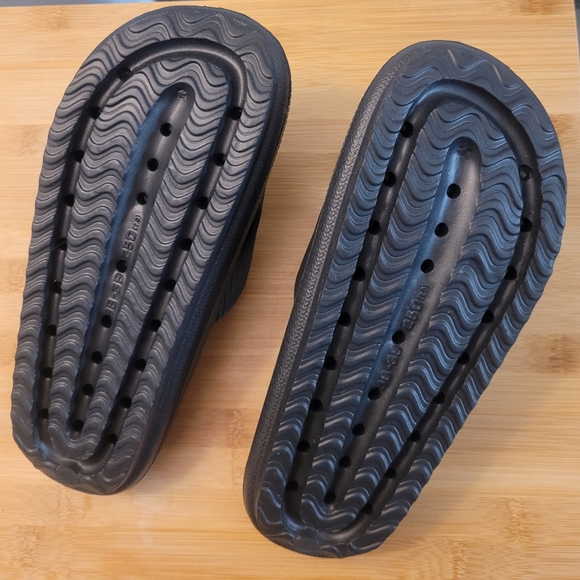 Womens Sootheeze slides and flip flops, a lot of 2! - Picture 4 of 8